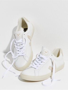 EUC Extra White & Camel Veja Esplar Sneakers